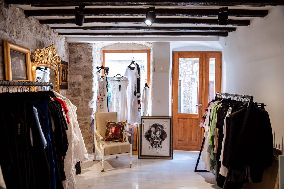 FOTO Rujan u Galeriji Juraj Dalmatinac donosi popuste, unikatne dekorativne komade i nove modne kolekcije!