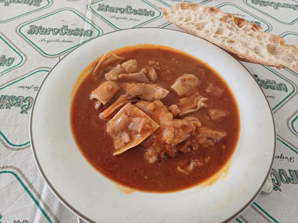 Ušice i nožice u drniškom gurmanskom raju