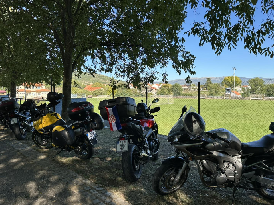 FOTO Tristotinjak bajkera iz cijele Hrvatske sudjelovalo u humanitarnom moto defileu povodom obilježavanja Rujanskog rata