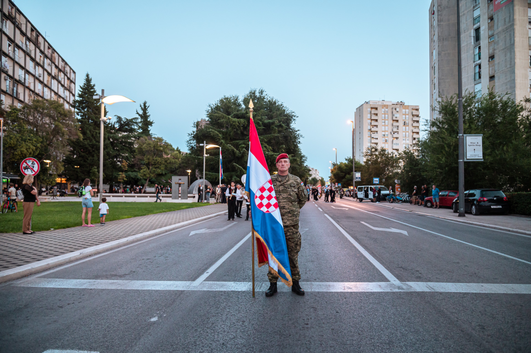 Polaganjem vijenaca, komemoracijom, mimohodom i bakljadom obilježen 34. spomendan Rujanskog rata