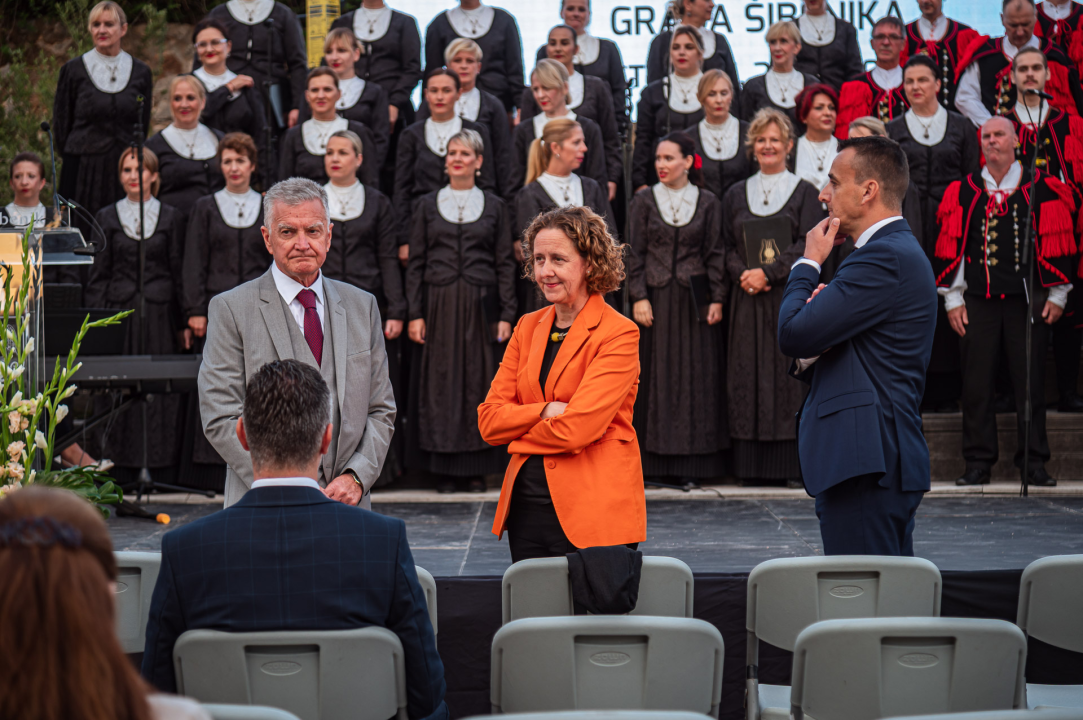 FOTO Franka Baranović Nagradu Grada Šibenika posvetila majci: 'Šibenik je utkan u moje gene i ovo je za mene posebna čast'