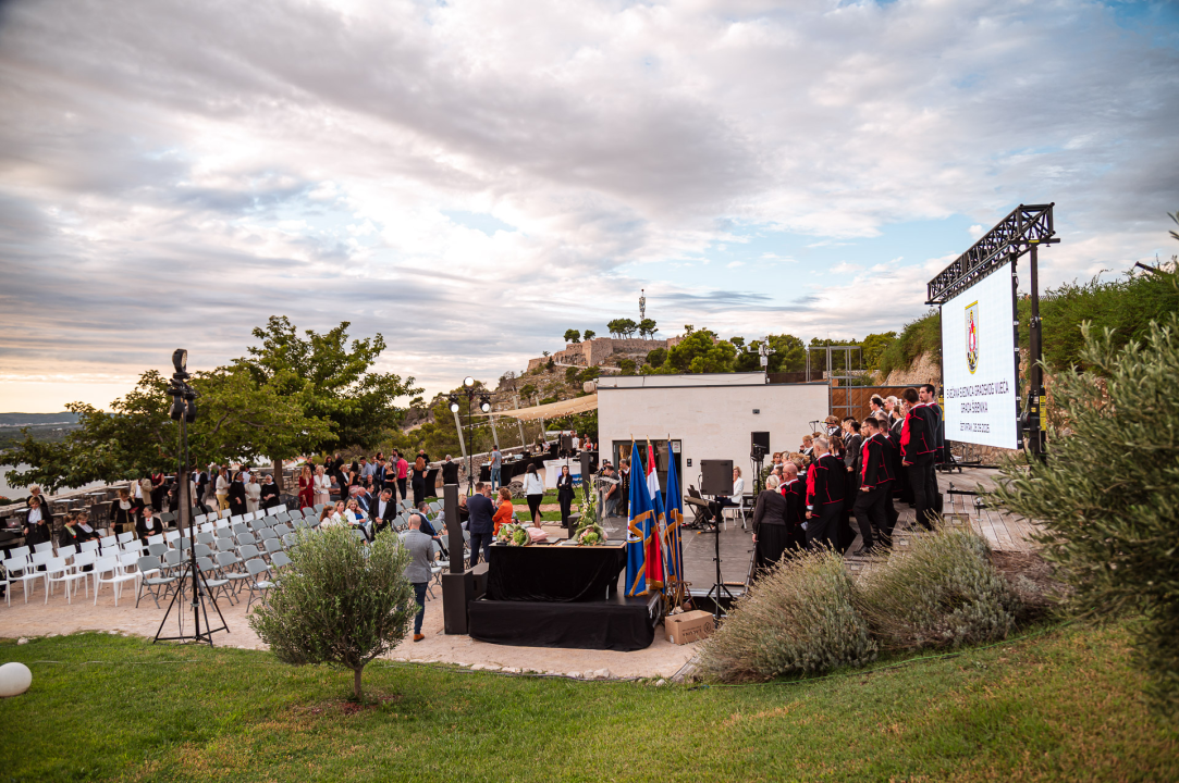 FOTO Franka Baranović Nagradu Grada Šibenika posvetila majci: 'Šibenik je utkan u moje gene i ovo je za mene posebna čast'