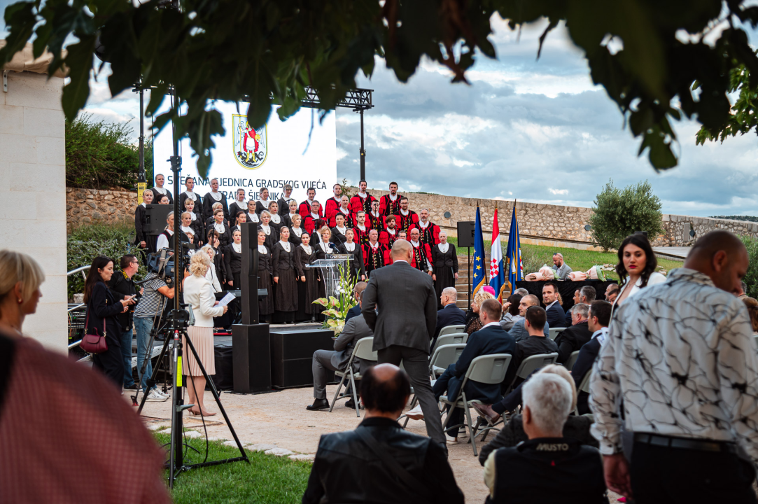 FOTO Franka Baranović Nagradu Grada Šibenika posvetila majci: 'Šibenik je utkan u moje gene i ovo je za mene posebna čast'