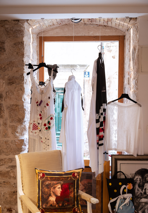 FOTO Iskoristite listopadske popuste na umjetnička djela i unikatnu odjeću u Galeriji Juraj Dalmatinac