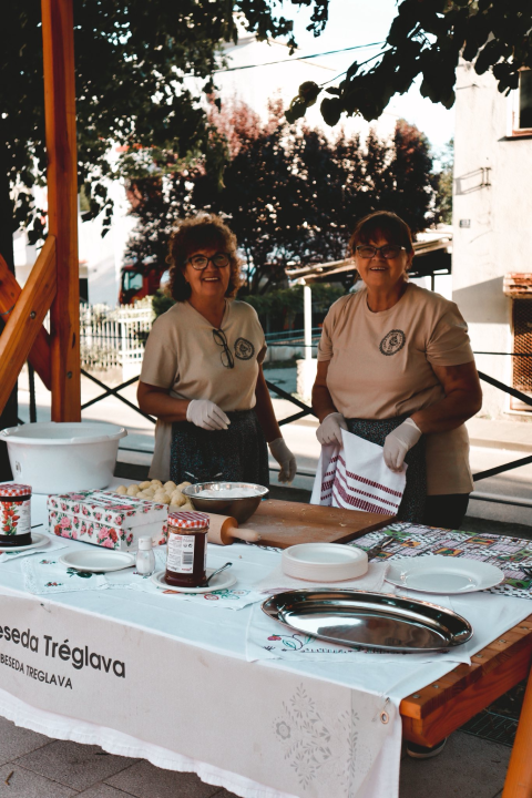 U Kninu održan prvi Festival starih zanata i Festival diplara