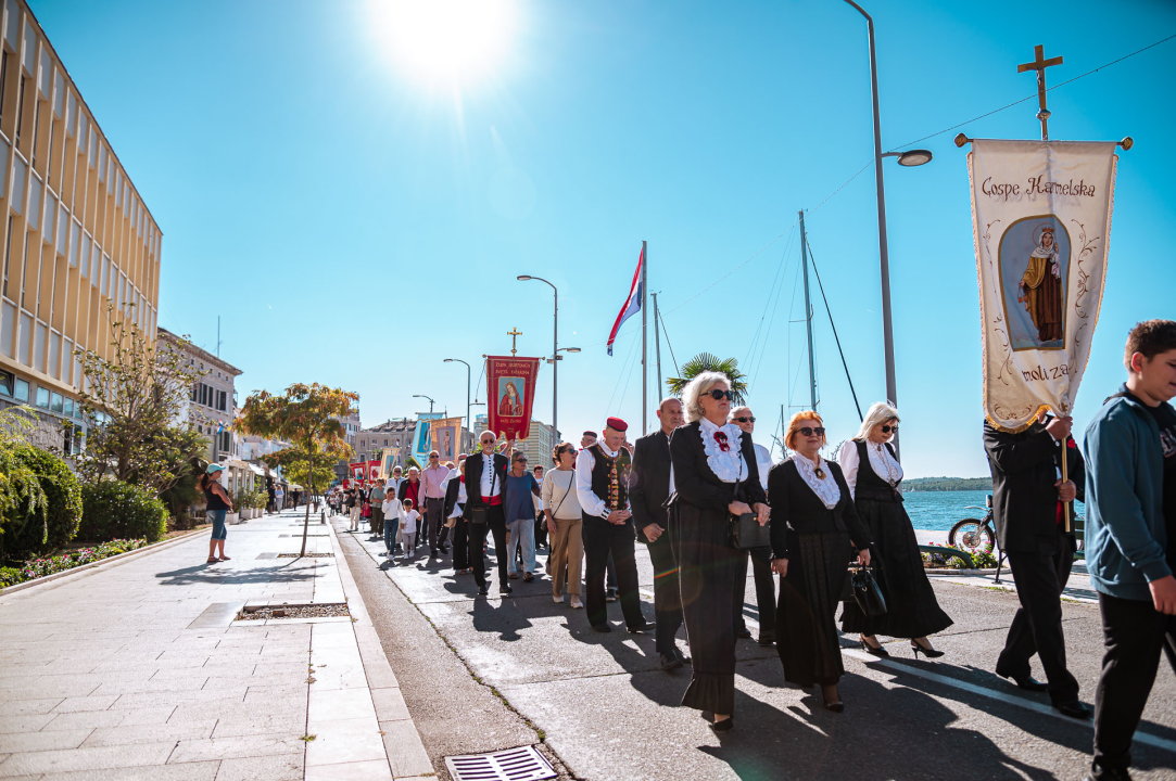 FOTO Održana svečana procesija i sveta misa u povodu blagdana sv. Mihovila