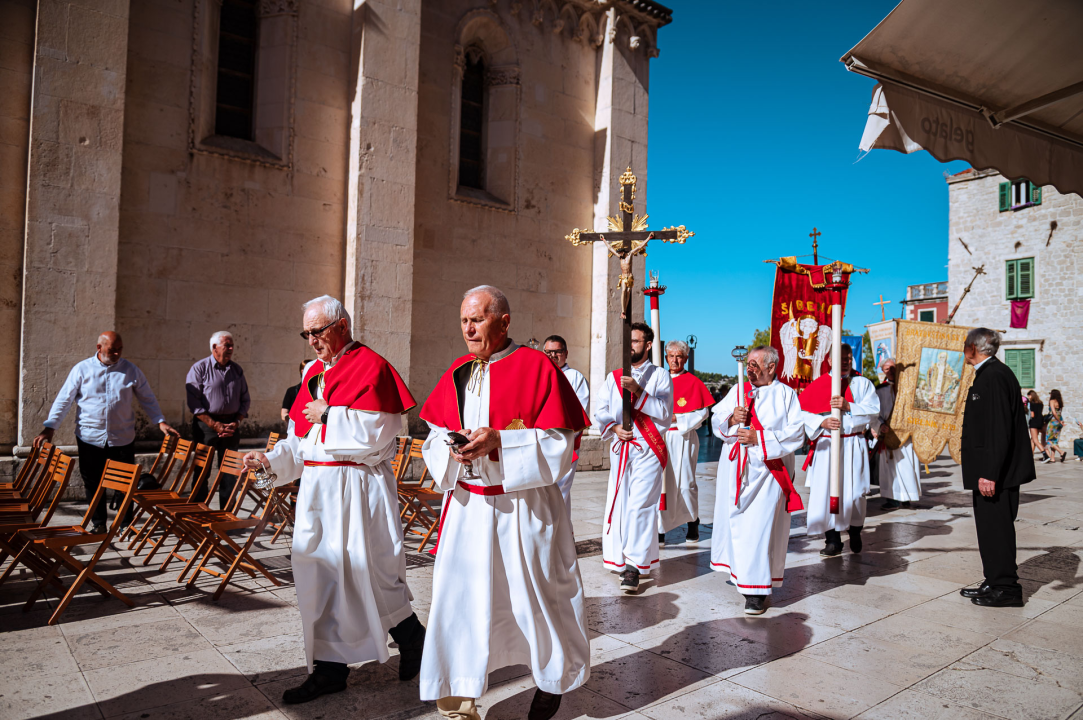 FOTO Održana svečana procesija i sveta misa u povodu blagdana sv. Mihovila