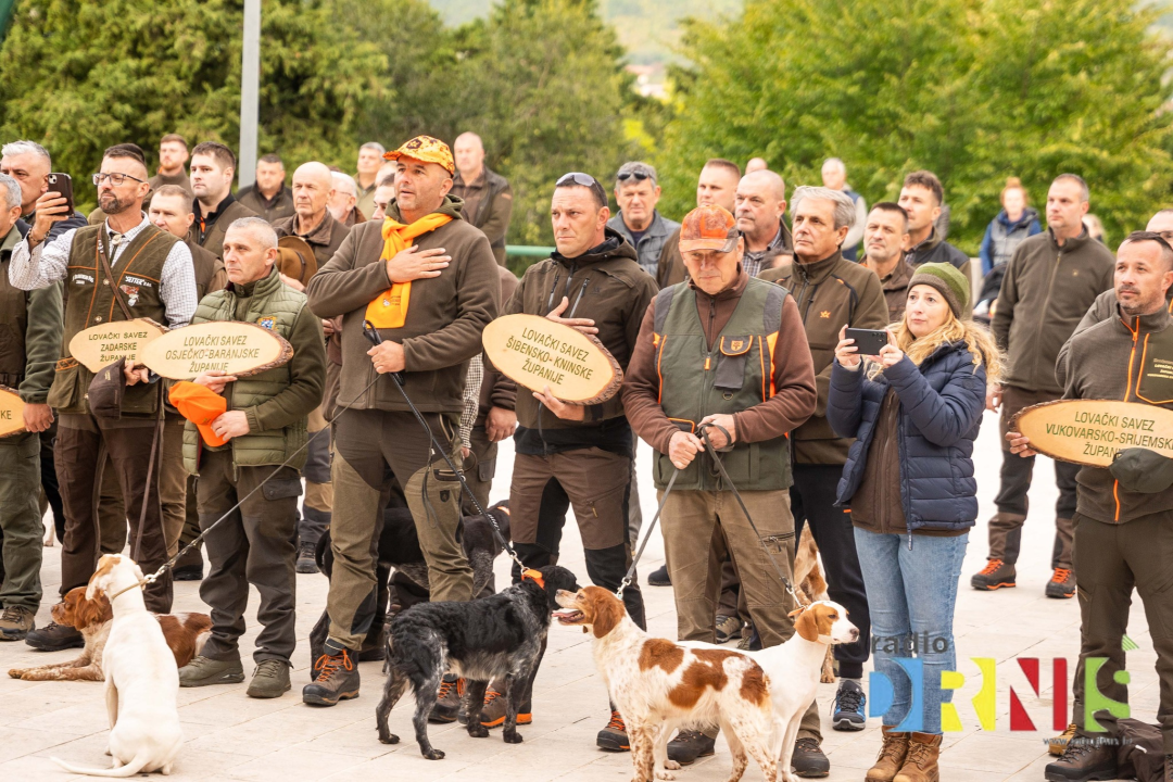 U Drnišu otvoreno Državno prvenstvo u radu lovnih pasa