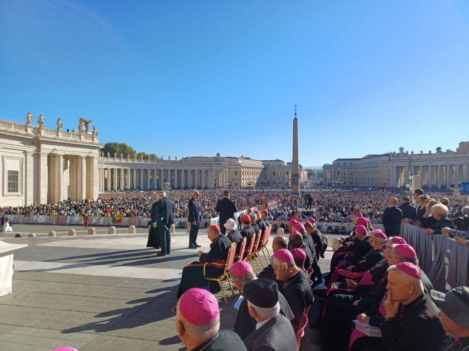 Simbol Šibenika u rukama Pape: Biskup Rogić darovao šibensku kapu Lavu XIV.