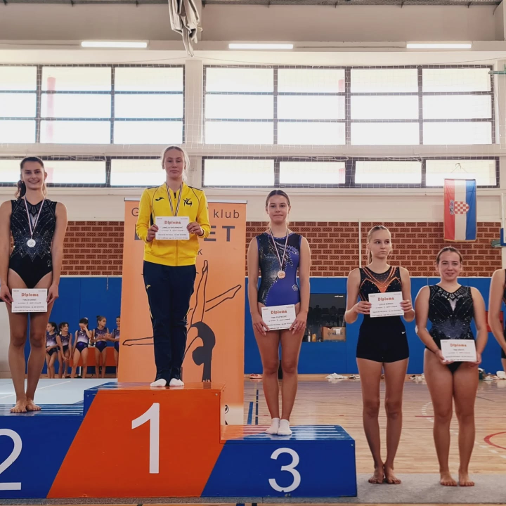 FOTO Gimnastički klub Dišpet ugostio 3. kolo regije Jug, seniorkama ekipno zlato