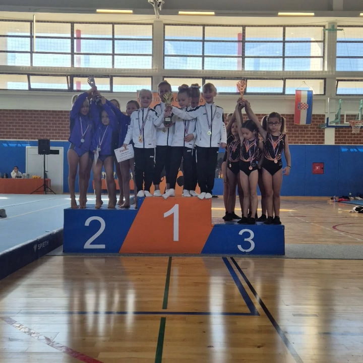 FOTO Gimnastički klub Dišpet ugostio 3. kolo regije Jug, seniorkama ekipno zlato