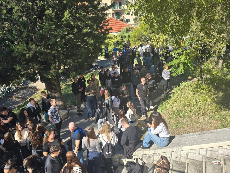 Održana protupožarna vježba u zgradi šibenske Gimnazije