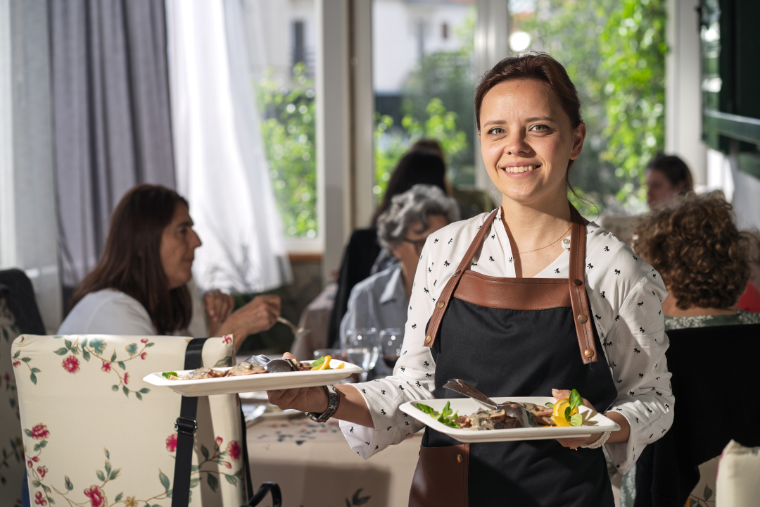 FOTO Petkom se u Konobi Oli uživa u dalmatinskoj spizi, pjesmi i odličnoj atmosferi!