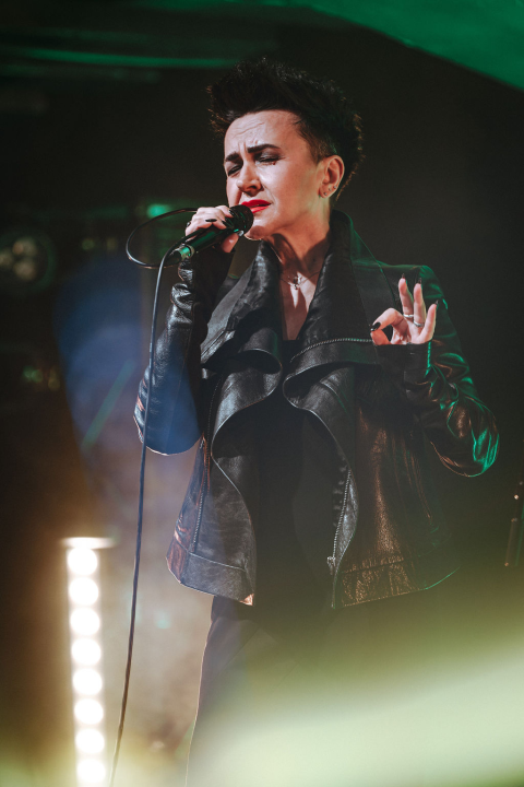 Amira Medunjanin otvorila novu sezonu u Kući umjetnosti Arsen, publika ju nagradila dugotrajnim pljeskom