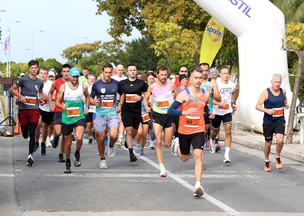 Šibenik trčao u čast Dražena Petrovića: Deseto izdanje ‘Šibenskih deset’ i ‘Draženove četvorke’ okupilo brojne trkače