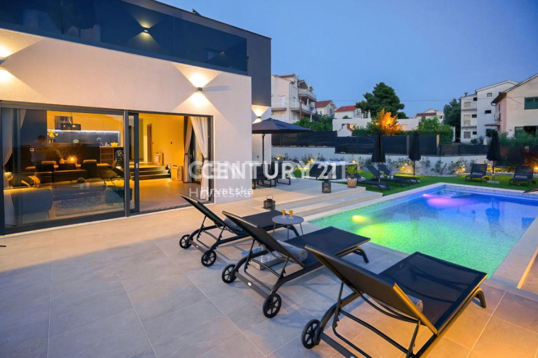 Luksuz uz more: Izdvojili smo najljepše vile s bazenima u okolici Šibenika do 1,6 milijuna eura