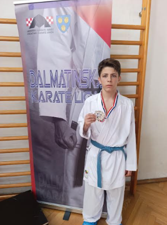 FOTO Karateke Šibenika 1066 u Kaštelima potvrdile odličnu formu uoči državnog prvenstva