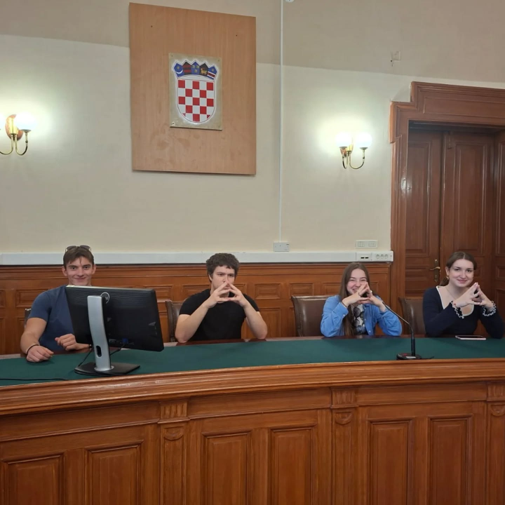Gimnazijalci na sudu u Šibeniku: Izvannastavna aktivnost povodom Europskog dana pravosuđa