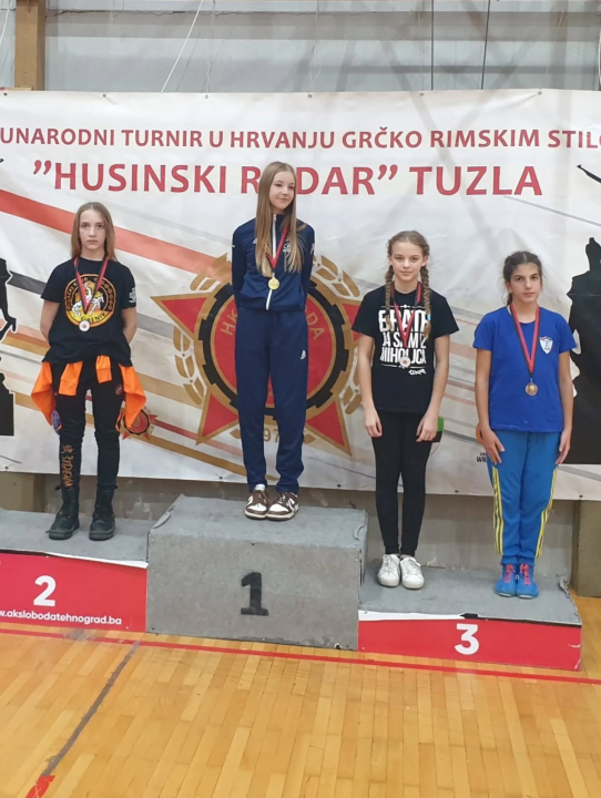 FOTO Hrvačima Šibenika dvije medalje s Prvenstva Hrvatske te tri s tuzlanskog turnira