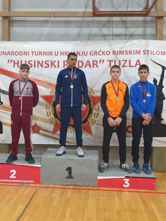 FOTO Hrvačima Šibenika dvije medalje s Prvenstva Hrvatske te tri s tuzlanskog turnira