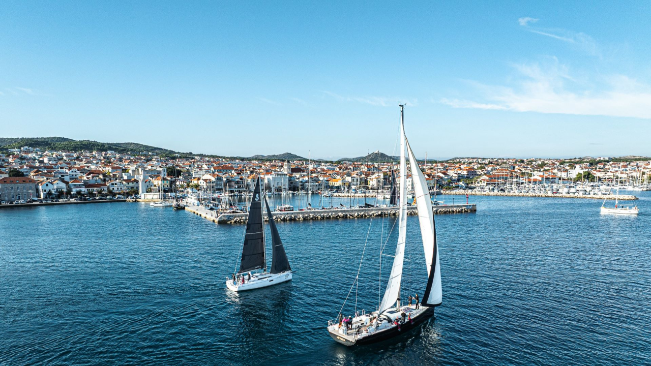 Jedriličarski spektakl u Vodicama: Zlatni olimpijac Fantela i Scorpio pokorili 22. Jabuku