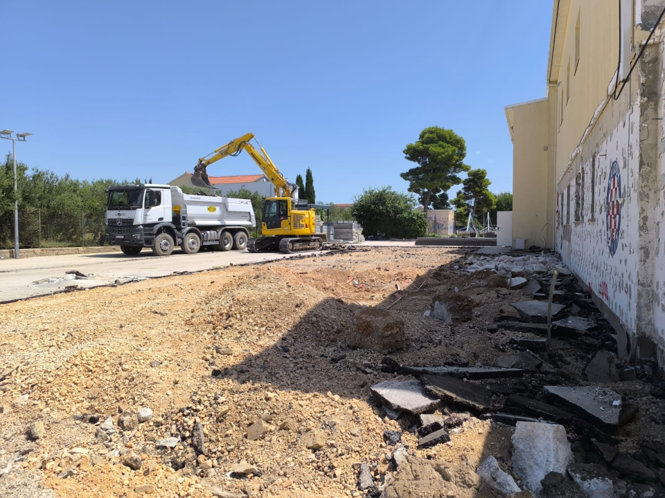 Radovi na tribunjskoj školi