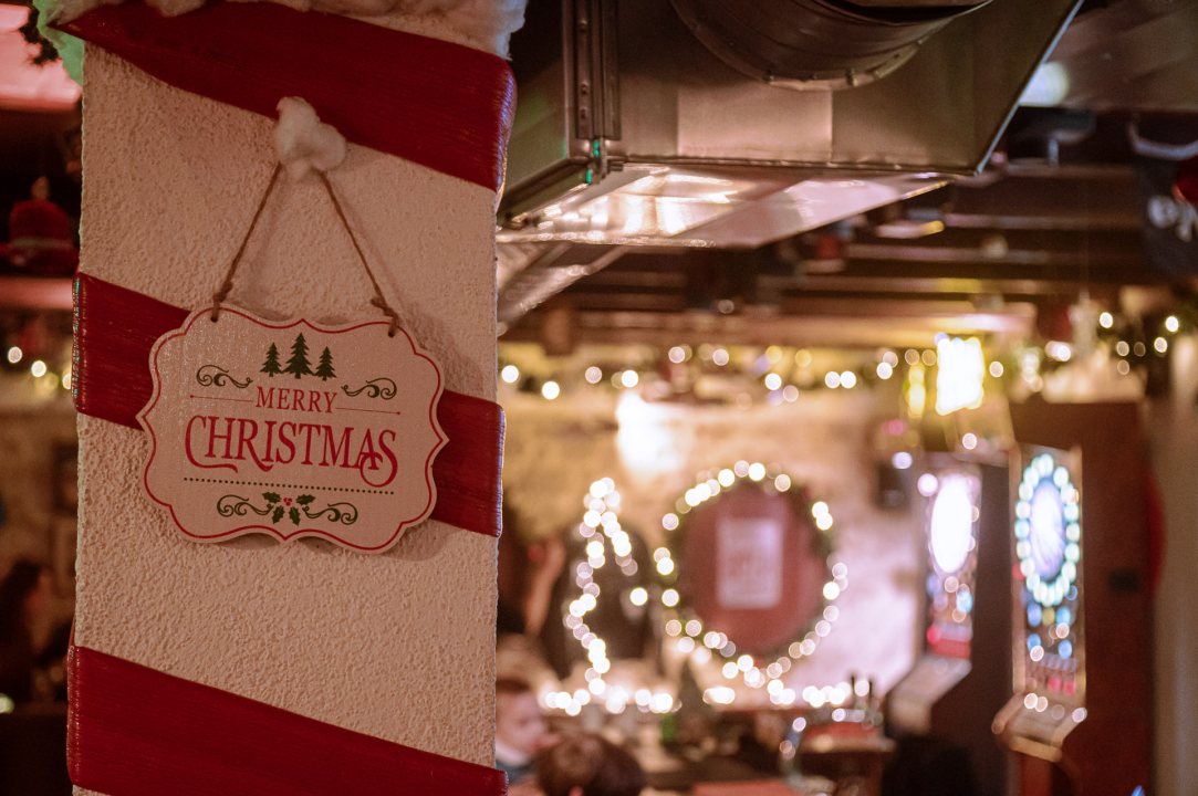 FOTO Doživite tribunjsku blagdansku čaroliju: Stray Cat donosi božićni ugođaj uz tople napitke i domaće delicije! 