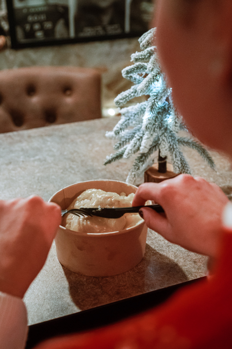 FOTO Doživite tribunjsku blagdansku čaroliju: Stray Cat donosi božićni ugođaj uz tople napitke i domaće delicije! 