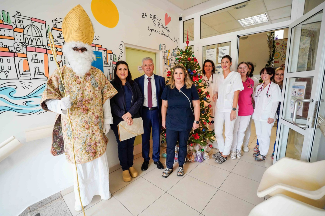 Župan Rakić u ulozi sv. Nikole: Uz darove za najmlađe pokazao i svoju drugu, humaniju stranu