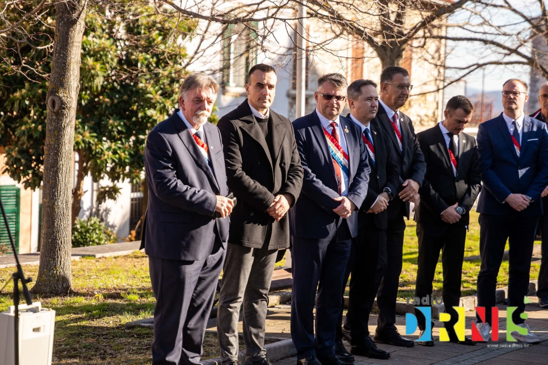 Drniš obilježio 1100 godina Hrvatskoga Kraljevstva postavljanjem spomen ploče