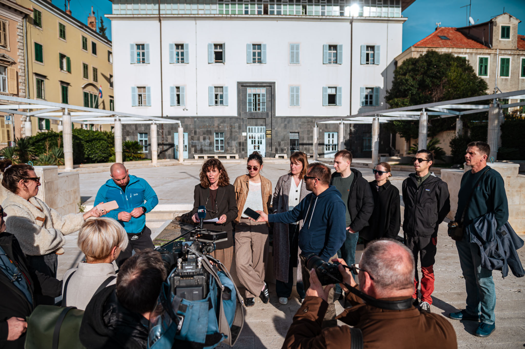 18 ruža za 18 ubijenih žena: 'Snažni javni pritisci manipulacijama poručuju ženama da im je pokornost prirodna'