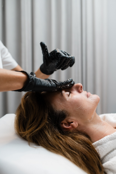 FOTO Želite glass skin efekt za ovu sezonu blagdana? Nevia nudi posebne HOLIDAY GLOW pakete za najljepši ten