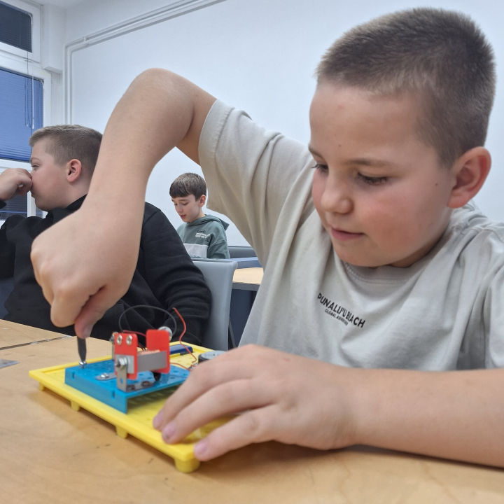 Teslina STEM akademija u OŠ Jurja Dalmatinca