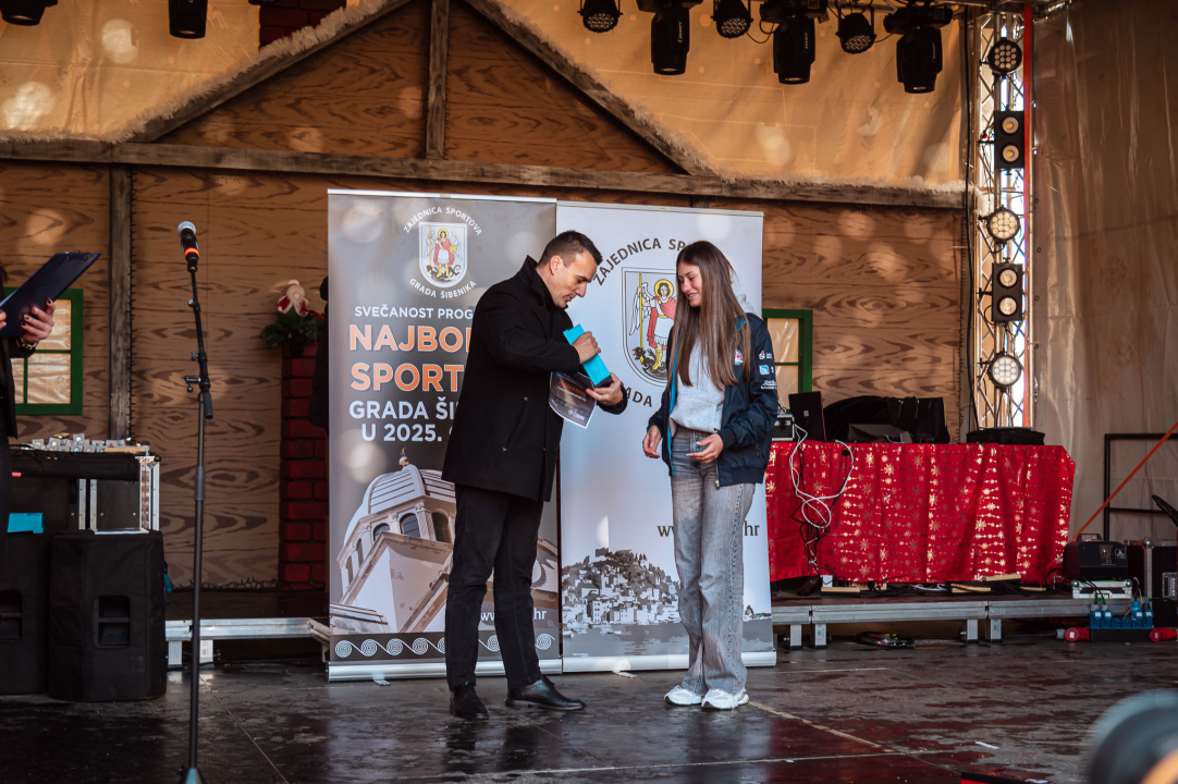 FOTO Sportski laureati Šibenika u 2025-oj: Roko Zorić, Kiara Radnić, Stipe Bralić, košarkašice i vaterpolisti
