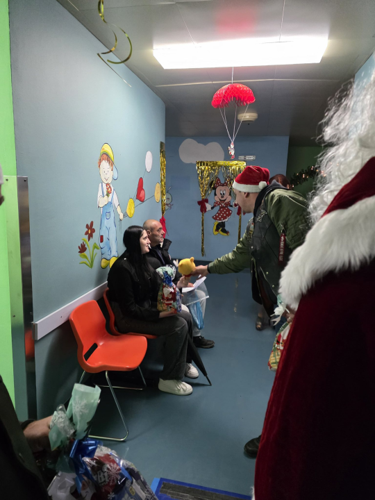 Članovi Moto kluba Tenen darivali djecu na pedijatriji OBHP Knin