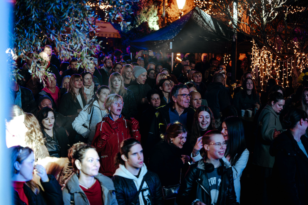 Neno Belan svojim hitovima na Adventuri raspjevao Šibenčanke i Šibenčane 