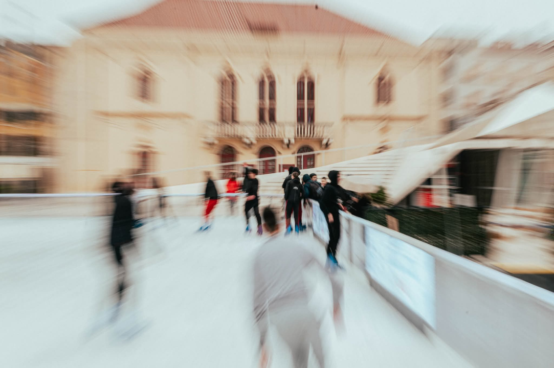 Nostalgija na Poljani: Šibenčani se prisjećaju veselih blagdana iz 1978., baš kao i danas uz klizalište