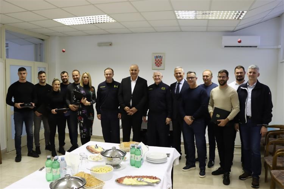 Dodijeljene Spomenice domovinske zahvalnosti i Zahvalnice za iznimne rezultate rada djelatnicima Policijske uprave šibensko-kninske