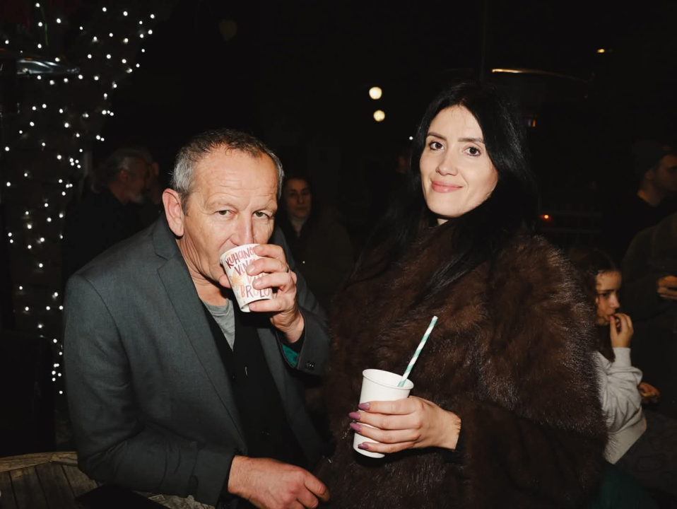 Advent u Vodicama sinoć uz pjesmu i dobru energiju Fenixa: Večeras stiže Vojko V