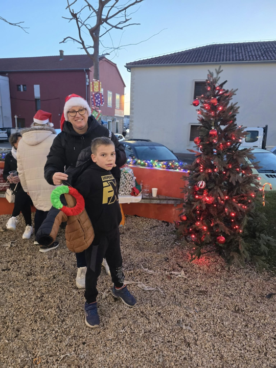 Humanitarni advent u Jezerima okupio mještane i posjetitelje