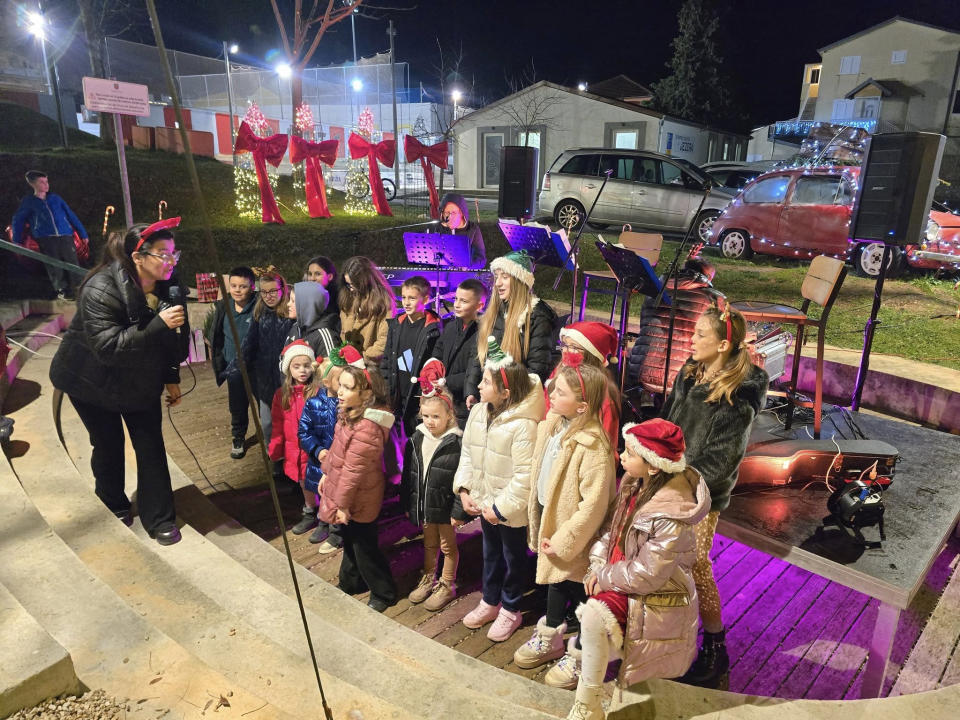 Humanitarni advent u Jezerima okupio mještane i posjetitelje