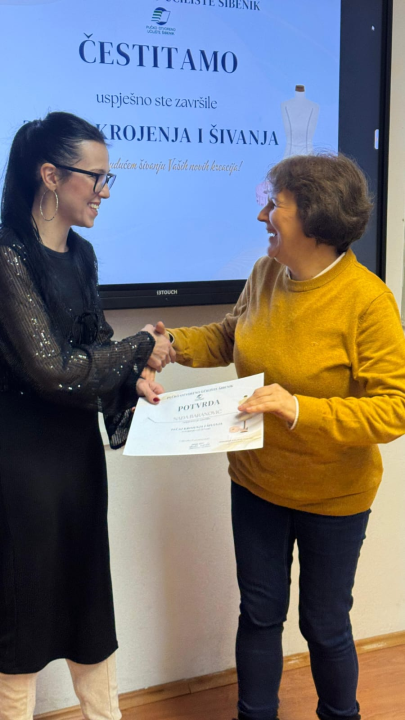 FOTO Uspješno završen tečaj krojenja i šivanja u POU Šibenik, a prijave za novi ciklus već su otvorene
