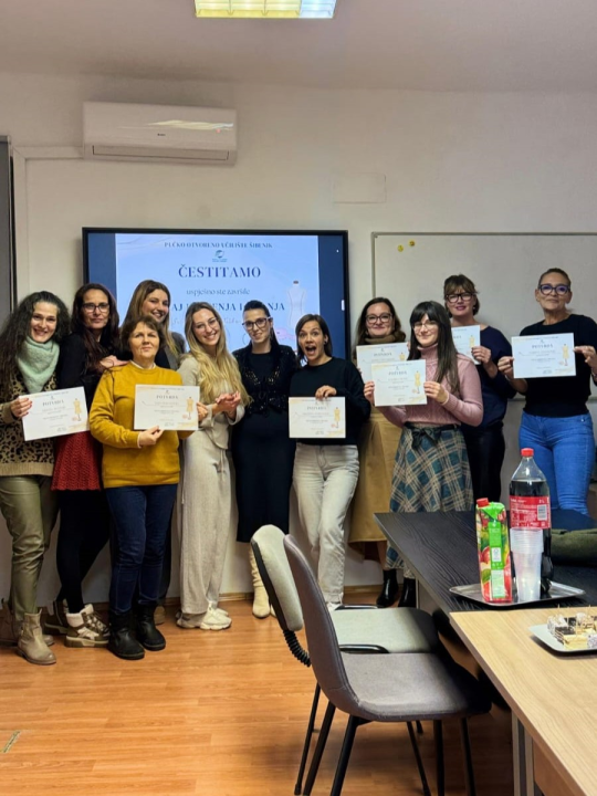 FOTO Uspješno završen tečaj krojenja i šivanja u POU Šibenik, a prijave za novi ciklus već su otvorene