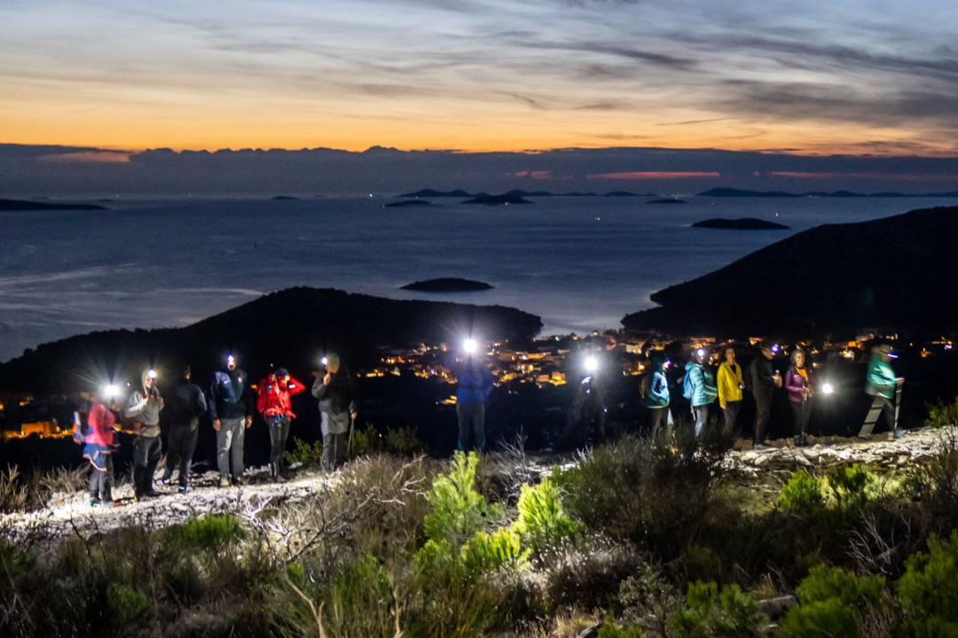 'Mihovilci' okupili zaljubljenike u planinarenje i prirodu na 'Noćnom piketavanju'