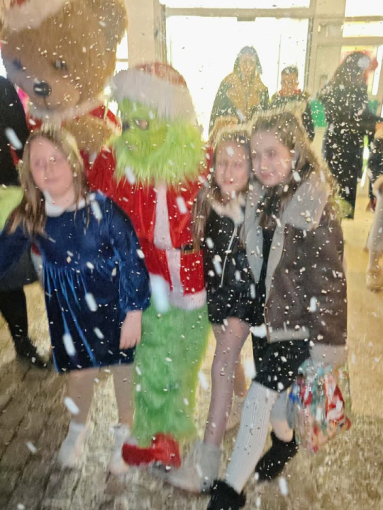 Škola u Lozovcu i ove je godine pripremila pravu božićnu čaroliju za djecu