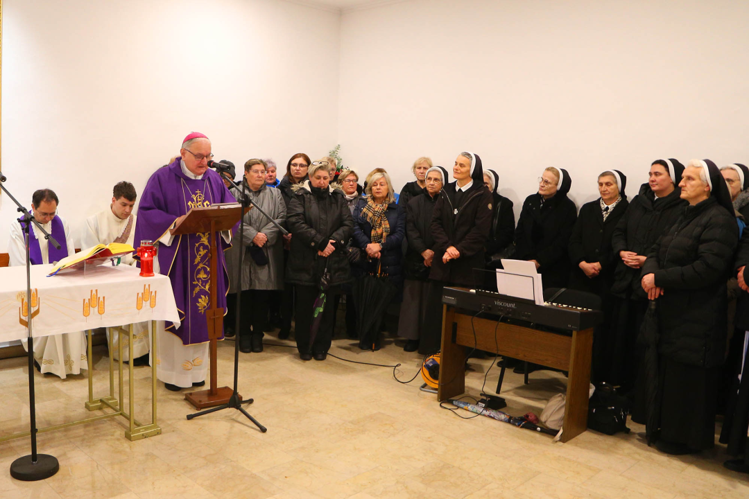 Don Ivan Rojko pokopan u svećeničku grobnicu na Gradskom groblju Kvanj