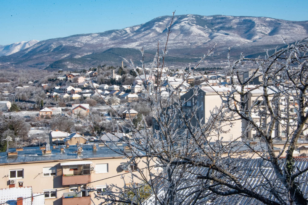Zimska razglednica Knina: Idila pod snijegom i realnost ledenog vala
