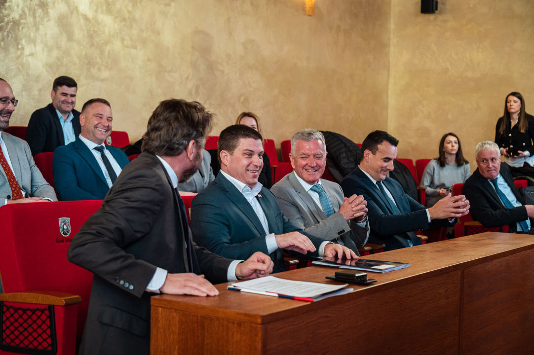 FOTO Ministar Butković 'donio' novce za kupnju 12 šibenski električnih autobusa, Burić poručio: 'Imamo najbolje organizirani javni gradski prijevoz u RH!'