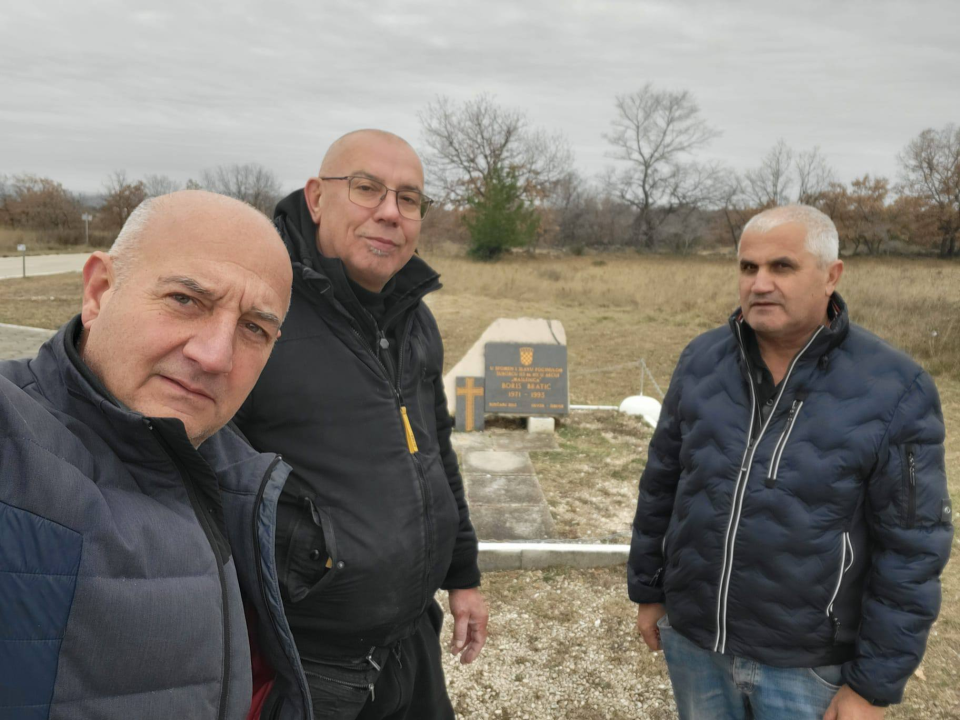 Članovi UDVDR-a Grada Šibenika obnovili spomen ploču Borisu Bratiću 