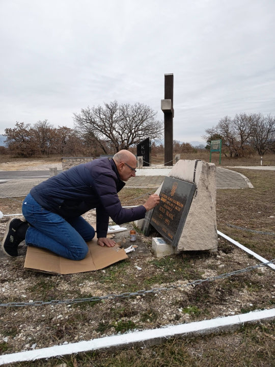 Članovi UDVDR-a Grada Šibenika obnovili spomen ploču Borisu Bratiću 